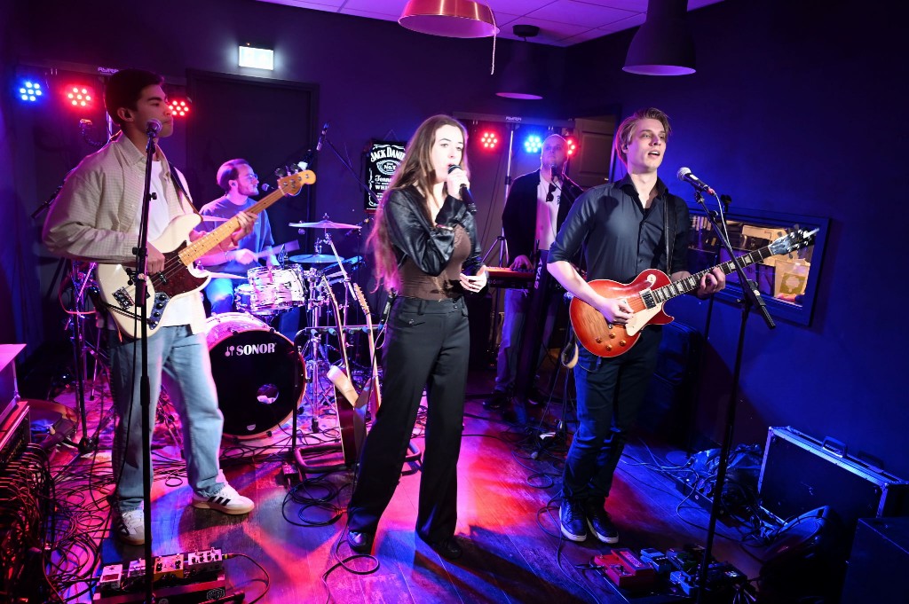 ../Images/10 jaar Ro's Barbershop 027.jpg